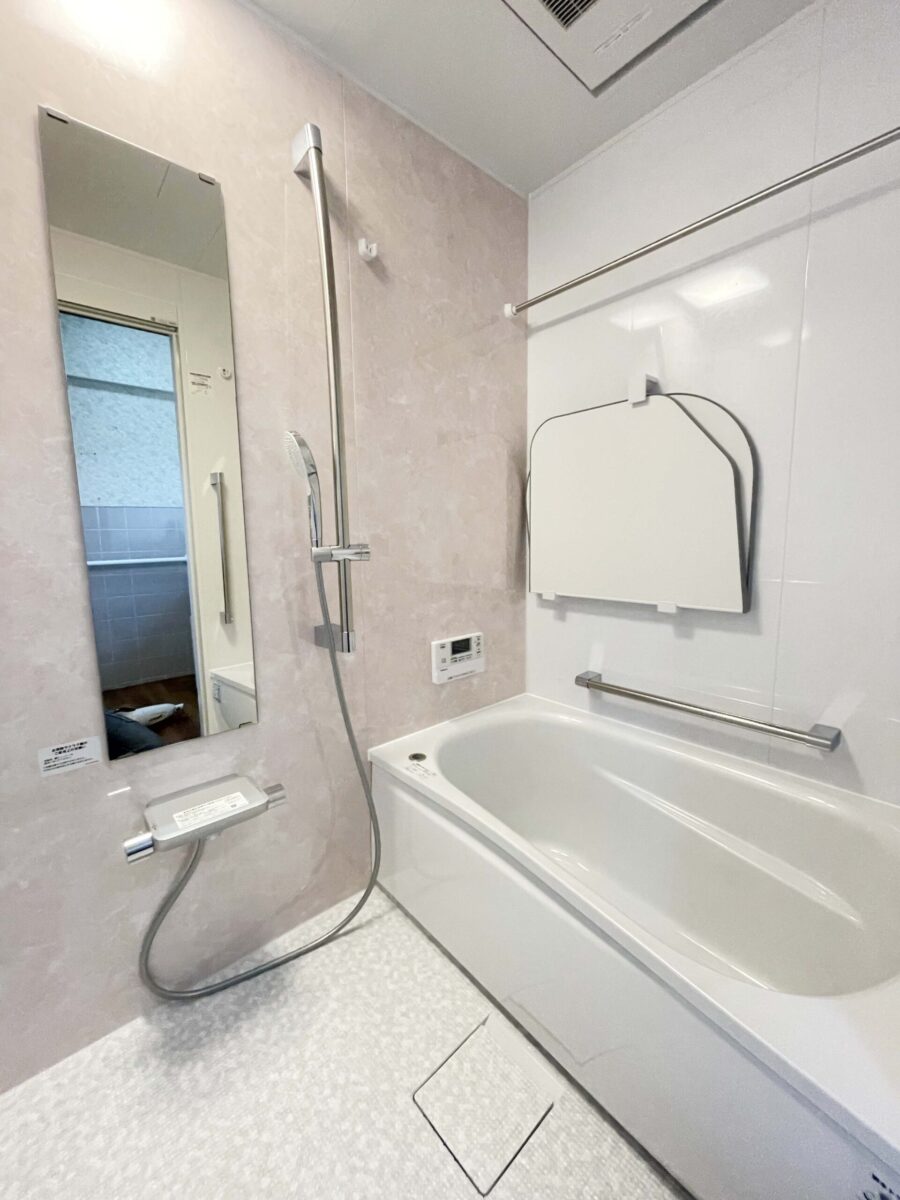 高齢の家族のために安全で暖かいお風呂へ