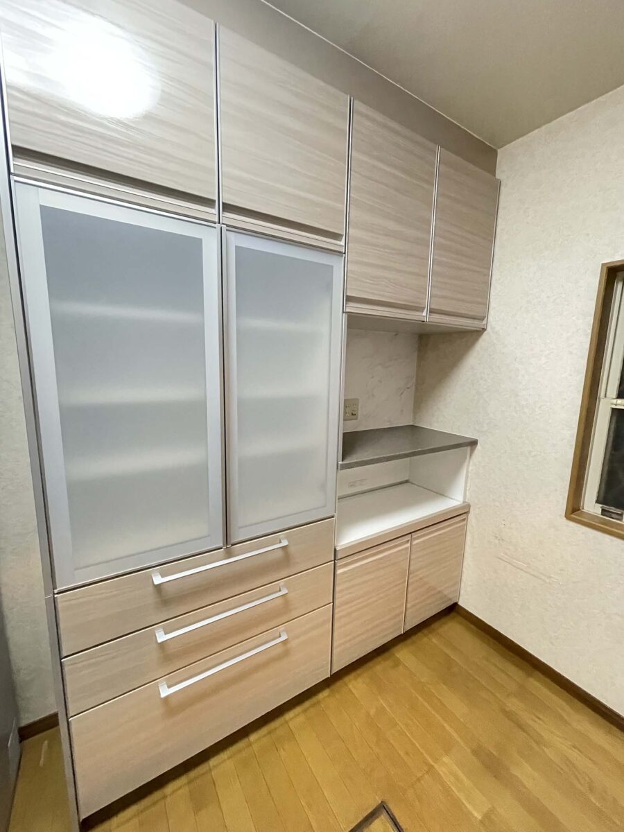 背面には大容量の収納を設置