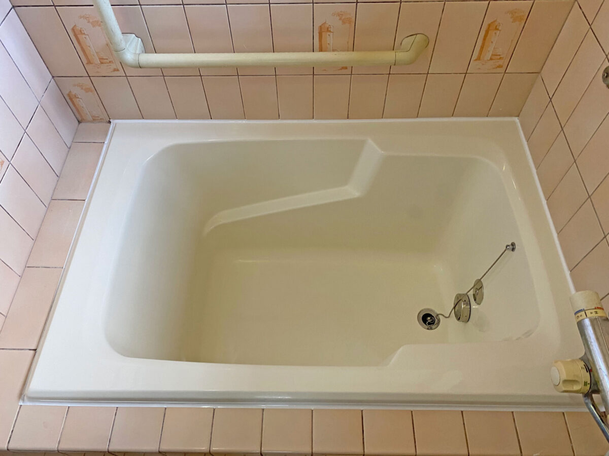 劣化した浴槽を綺麗にコーティング