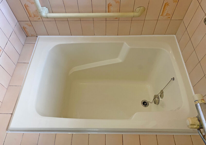 劣化した浴槽を綺麗にコーティング