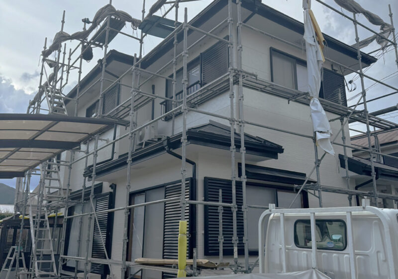 屋根カバー工法で雨漏り対策！！
